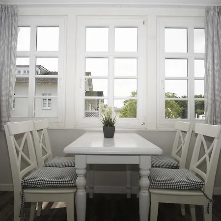 Villa Maria Ferienwohnung Marianne 35 Mit Gratis Nutzung Vom Ahoi Erlebnisbad Und Sauna In Sellin غورين