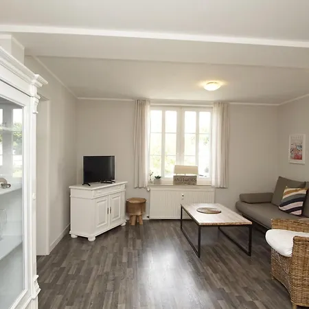 Im Baederstil Mit Wintergarten - Maria Marianne 35 * Goehren (Ruegen)